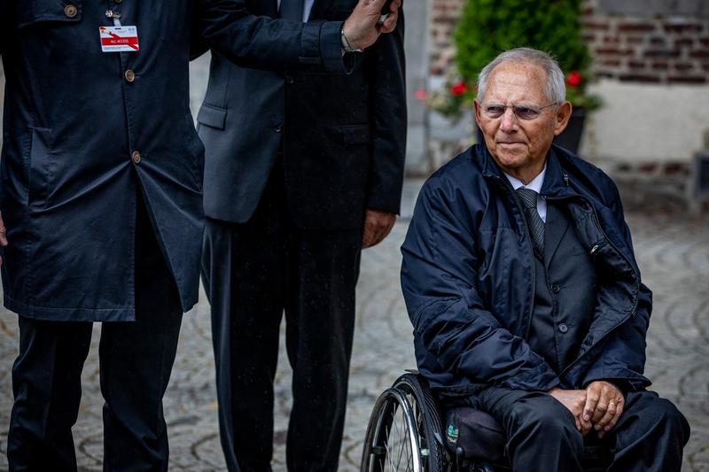 Wolfgang Schäuble, în memoriile postume: „Au vrut să mă convingă să o răstorn pe Merkel”