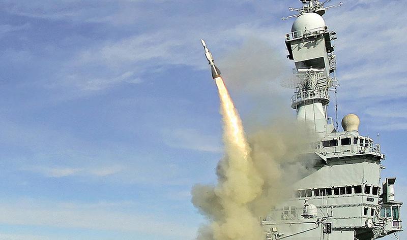 „Economie de război” – Franţa ordonă companiilor industriale să sporească producţia de rachete antiaeriane Aster