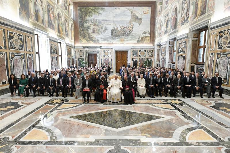 Papa Francisc spune că aripa conservatoare a Bisericii Catolice din SUA, care îl critică, are o „atitudine sinucigașă”