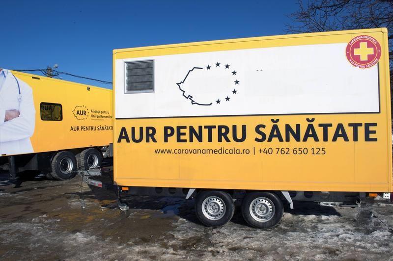 Dreapta dură din România iese la drum cu asistența medicală, scrie Reuters, într-un reportaj despre caravana medicală cu care AUR speră să intre în Parlamentul European