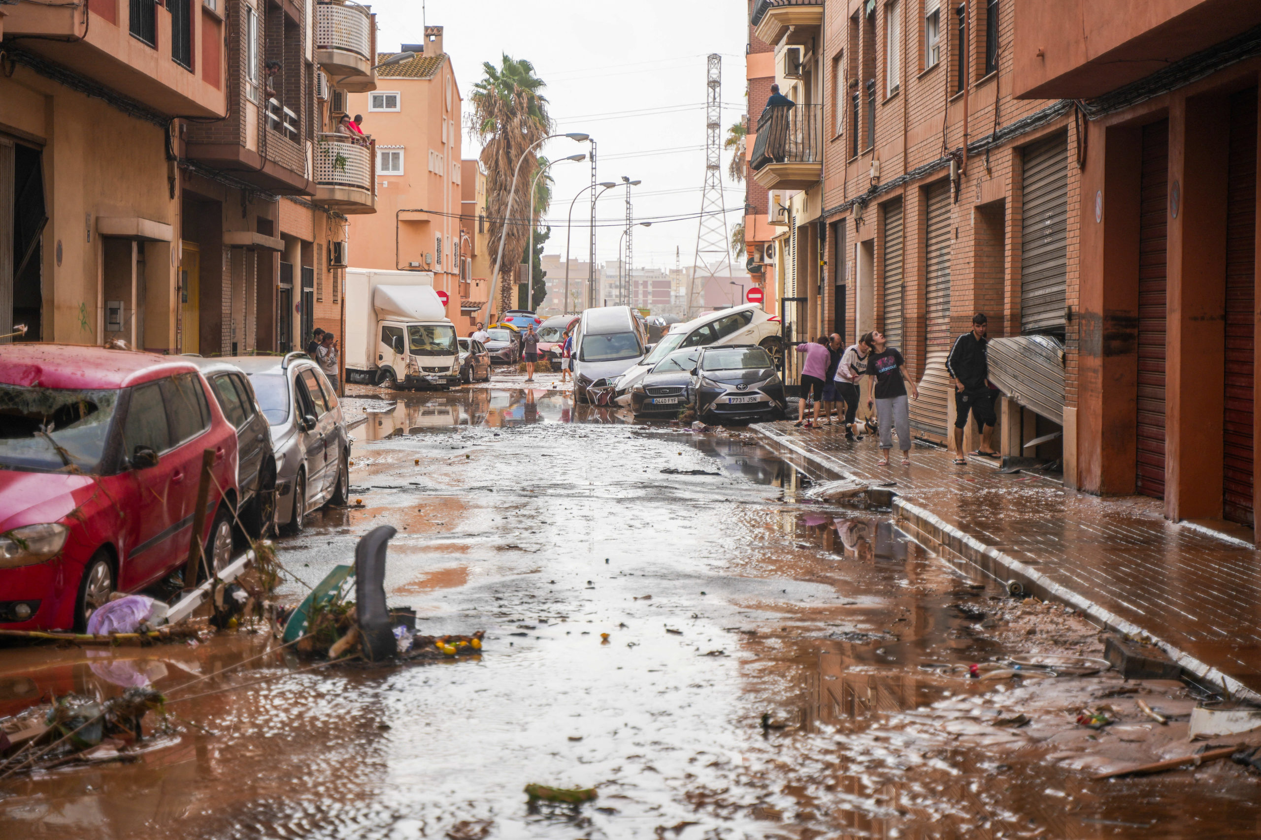 9 oameni găsiţi morţi într-un garaj din Valencia, în urma inundaţiilor