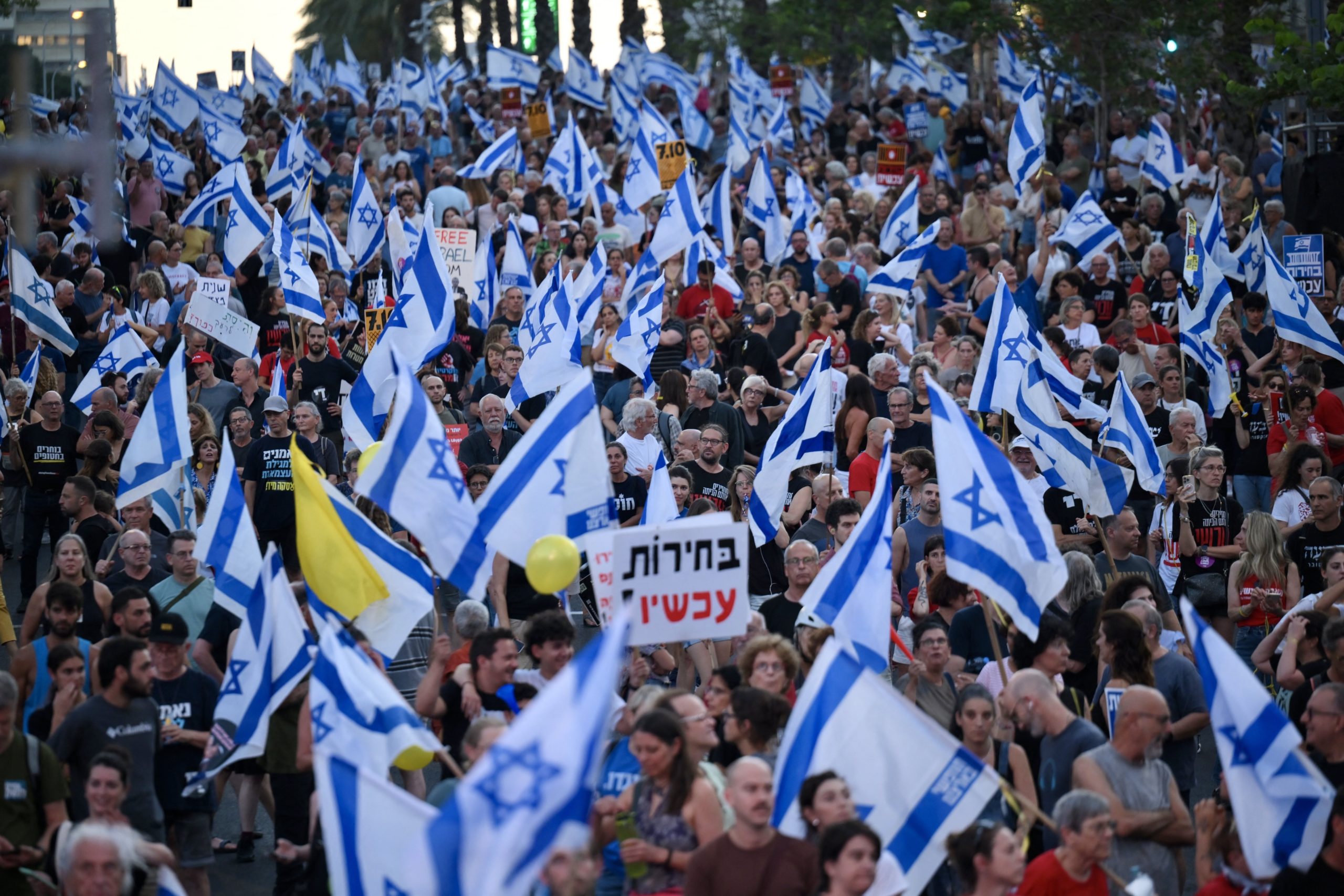 Protestatarii încep să se adune la Ierusalim şi Tel Aviv după ce Gallant a fost demis