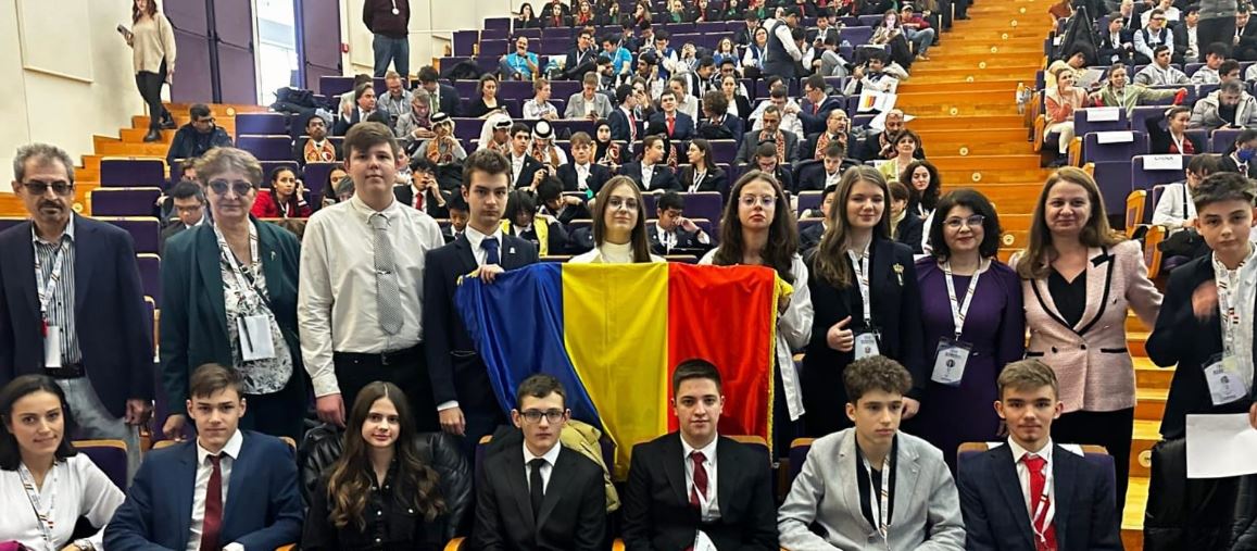 12 medalii obținute de elevii români la Olimpiada Internațională de Științe pentru Juniori. Două medalii de argint și bronz ajung la Cluj.