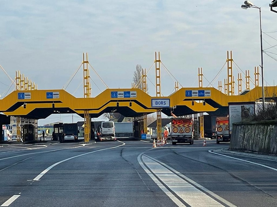 România intră deplin în Schengen când tot mai multe state au impus controale la granițe