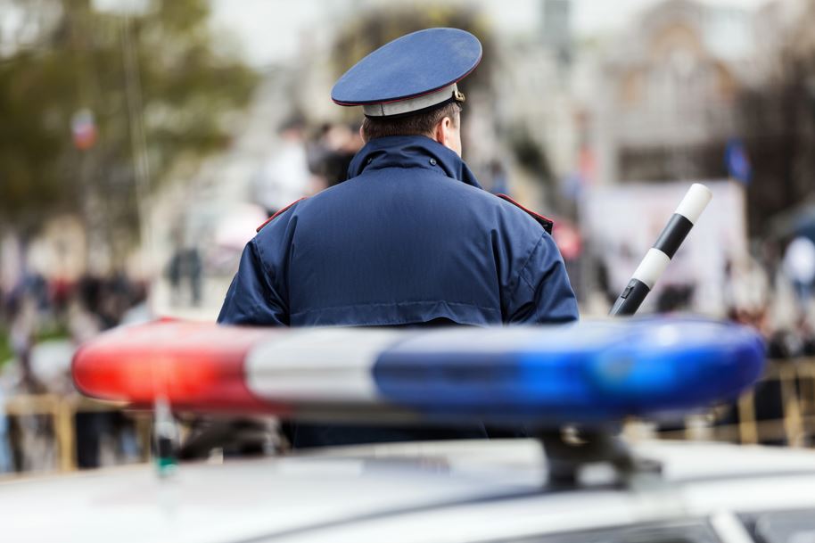 Doi tineri, arestați preventiv în cazul agresiunii sexuale asupra unei fete de 13 ani, la Dej