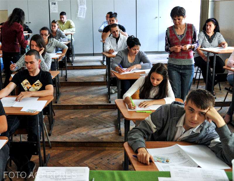 BACALAUREAT 2025. Peste 3.600 de elevi din Cluj susțin marți examenul scris la  Limba română