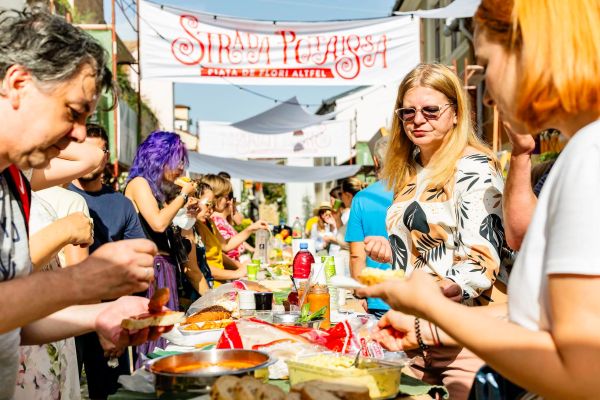 Clujenii, invitați duminică la „Masa bunei vecinătăți” pe strada Potaissa: „Ce-ar fi dacă pentru o oră am opri totul și ne-am așeza împreună la masă?”