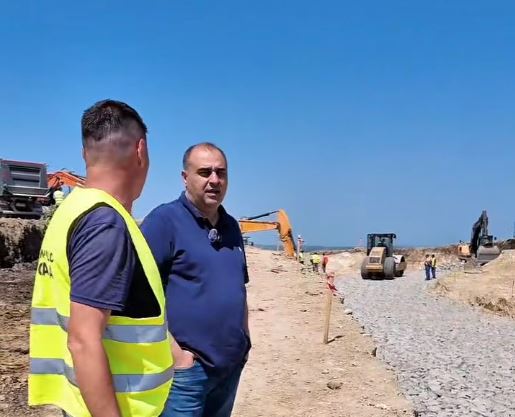 Lucrări în teren la drumul de acces pentru viitorul hub educațional din Borhanci. Viceprimarul Dan Tarcea: „Zona va beneficia de o conexiune rutieră modernă”.