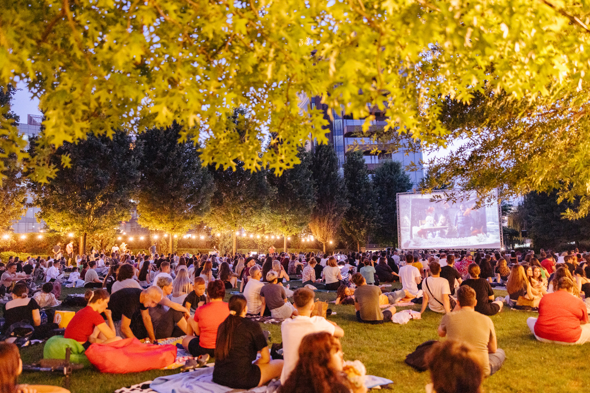 Cinema sub milioane de stele, în fiecare vineri, la Movie Nights din Iulius Parc (P)