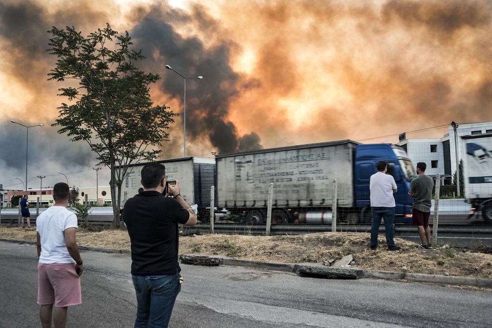 Vacanțe compromise pentru mii de români. Incendiile fac ravagii în Grecia. Turiștii, evacuați!