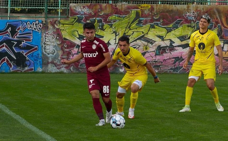 Fotbalistul transferat de CFR de la UTA pleacă după 4 ani în care n-a jucat pentru clujeni într-un meci oficial