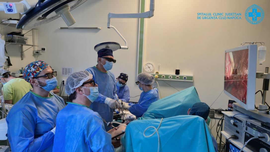 Intervenție chirurgicală complexă, la Cluj: o șansă la o viață mai bună pentru o tânără cu endometrioză pelvină profundă