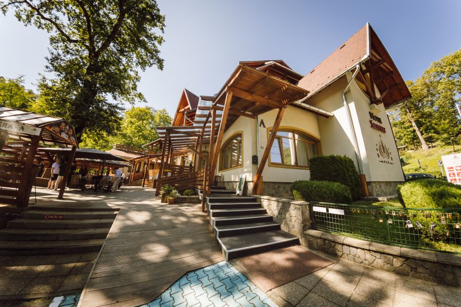 Hotel Szeifert***situat în inima staţiunii Sovata, locul ideal pentru relaxare și confort (P)