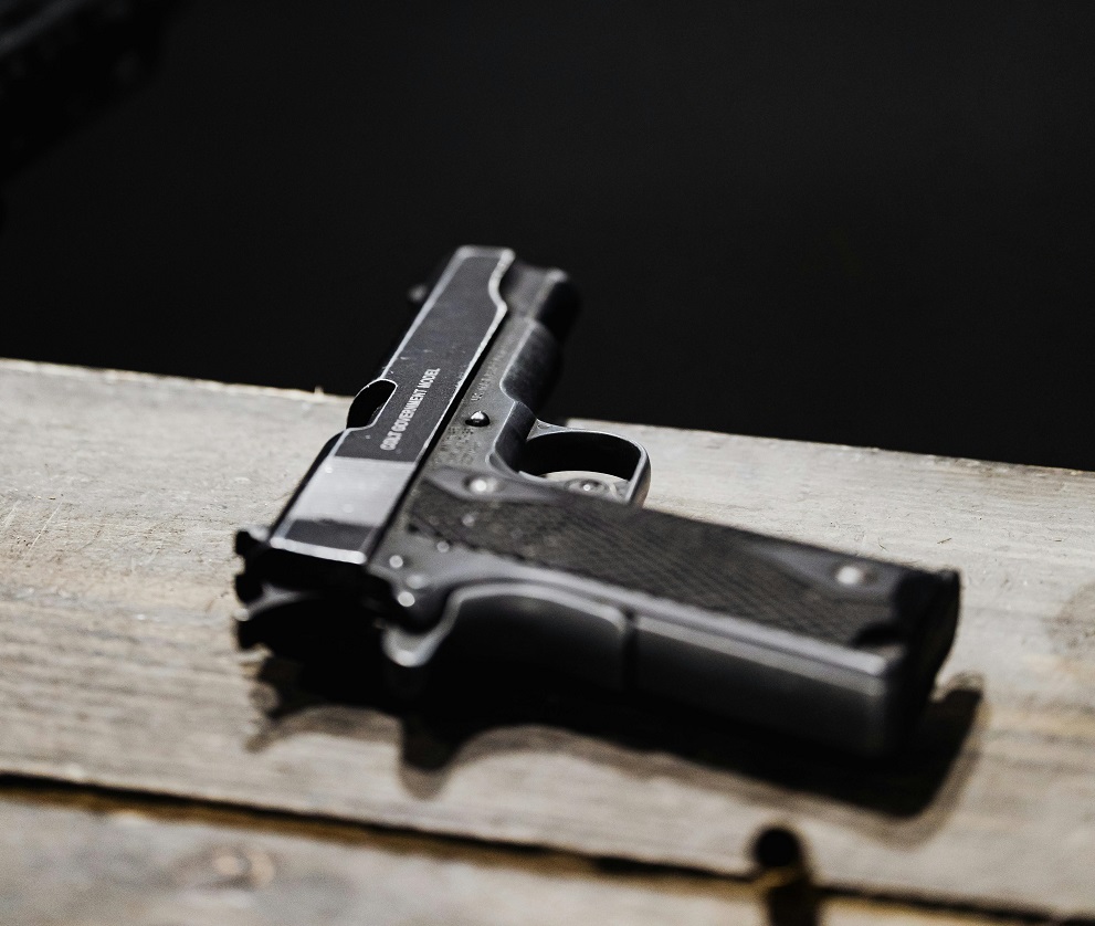 Elev de 14 ani, cu arma într-un liceu din Cluj-Napoca. Părinții, amendați cu 1.000 de lei!