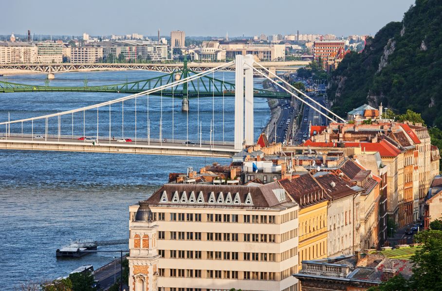 Românii, actori cheie pe piața imobiliară din Ungaria: peste 670 de tranzacții în statul vecin