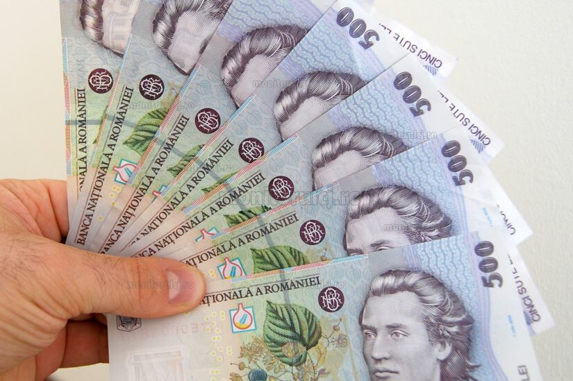 Guvernul vrea să interzică cumulul pensiei cu salariul: Pensionarii care rămân angajați, nevoiți să renunțe la 85% din pensie