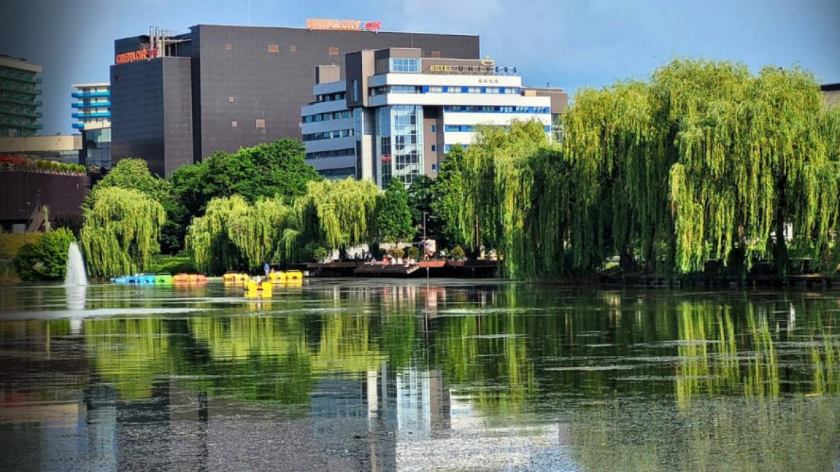 Hotel Univers Cluj-Napoca: Eleganță, ospitalitate și tradiție contemporană pe malul lacului Gheorgheni (P)