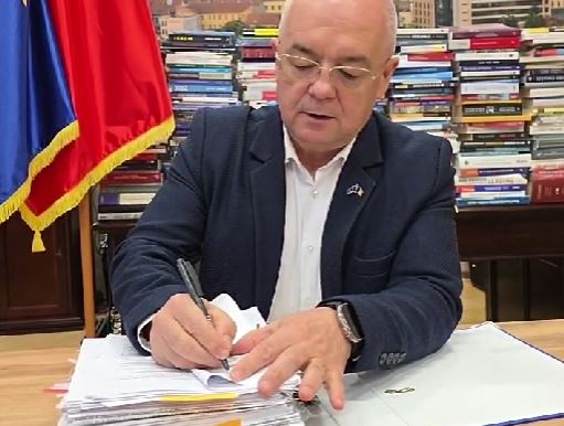 Primăria a emis autorizația de construire pentru blocul de locuințe sociale de pe strada Sobarilor. Emil Boc: „Va fi realizat în doi ani de zile”.