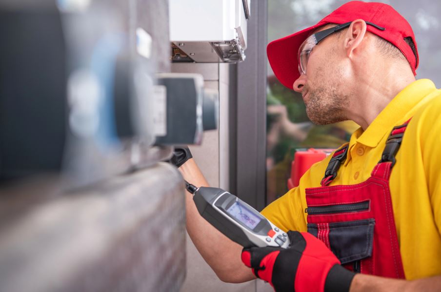 Primăria alocă 1 milion de lei pentru dotarea celor peste 660 de locuințe sociale cu detectoare automate de gaz. Emil Boc: „Este un gest de responsabilitate”.