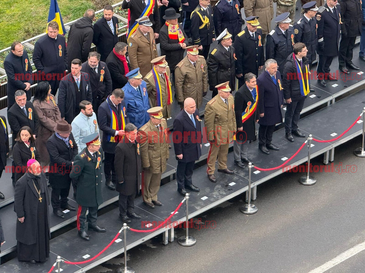 Prim-ministrul Ilie Bolojan, huiduit la Alba Iulia de Ziua Națională a României. Oamenii i-au cerut demisia.