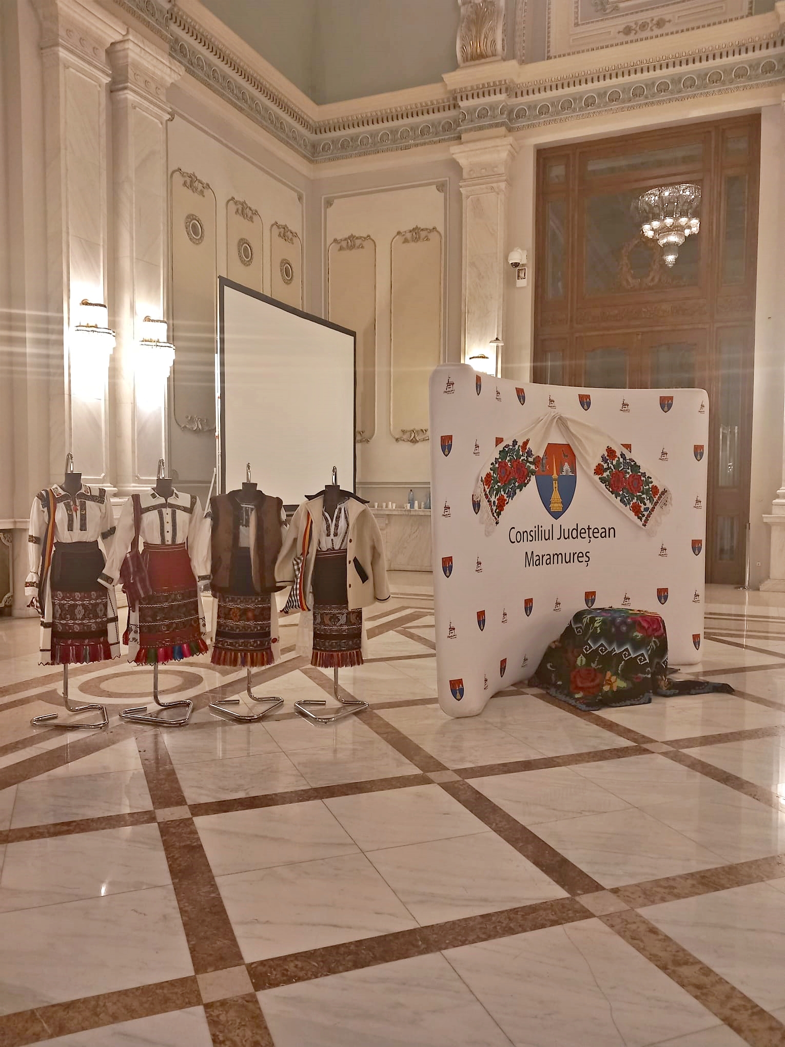 Maramureșul, purtat cu sufletul la Palatul Parlamentului: meșterii tradiției au dus graiul și valorile străbune în inima țării