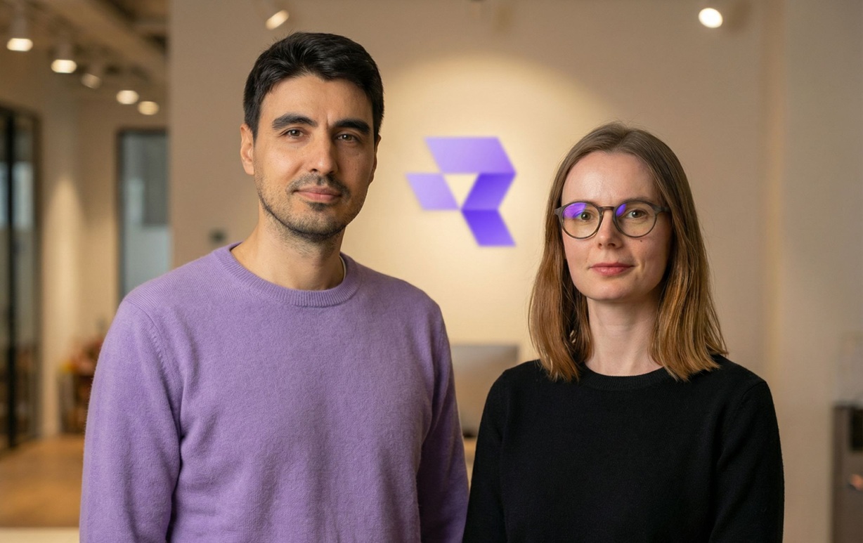 Doi români plecați din țară au obținut 50 milioane dolari finanțare pentru startup-ul lor AI