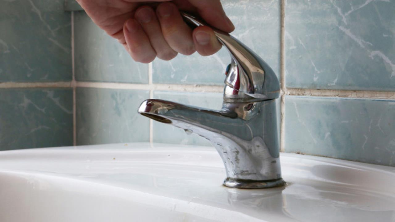 Furnizarea apei potabile întreruptă în mai multe zone